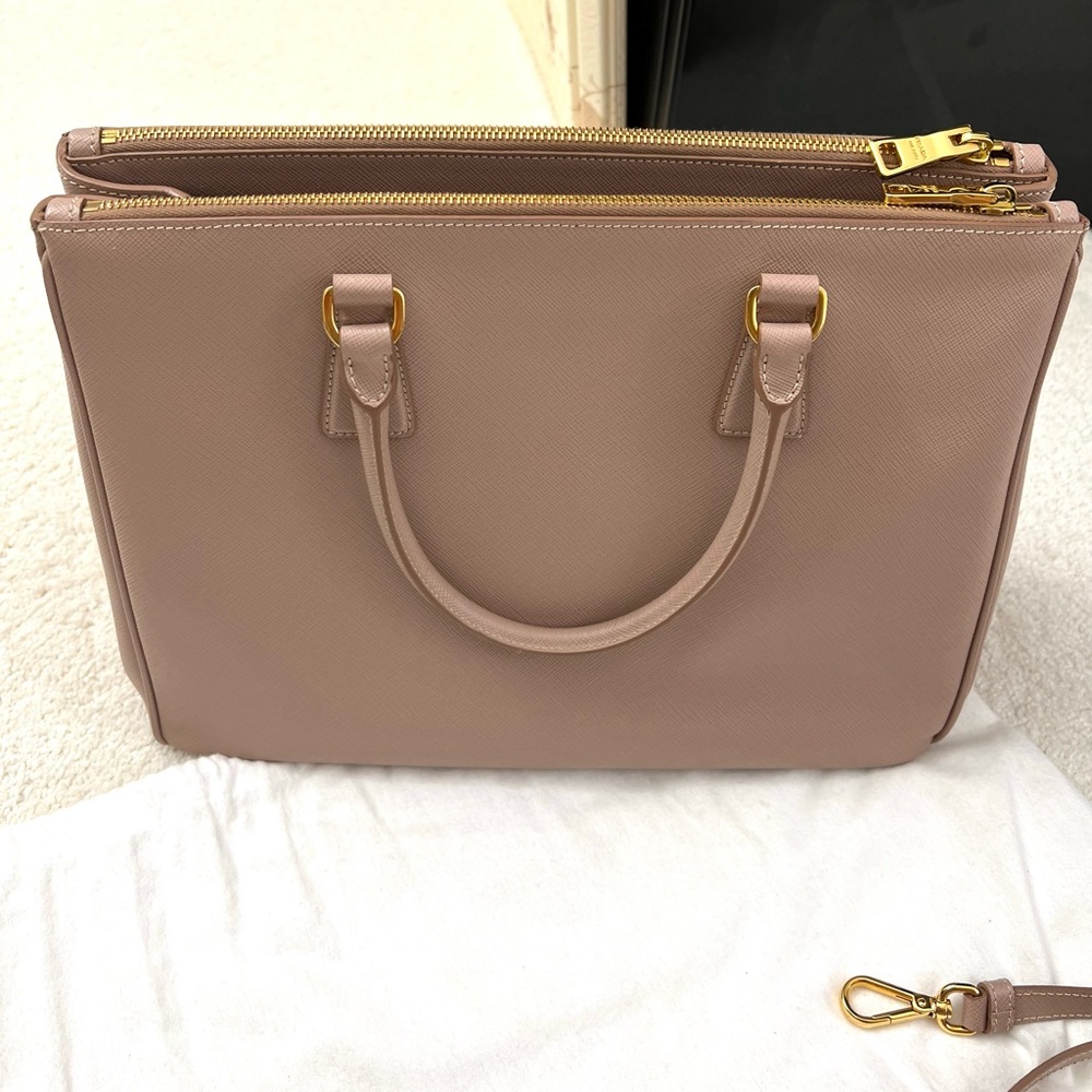 Lux Prada Galleria Saffiano leather tote - Picture 5 of 16